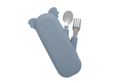 Set de tacâmuri cu husa din silicon Zoe Koala, Smokey Blue - The Cotton Cloud